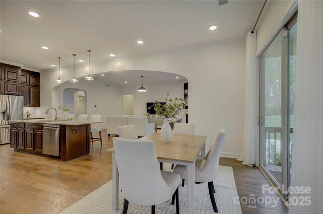 Building Photo - 10925 Preservation Park Dr