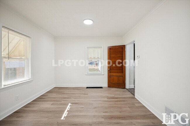 Building Photo - 5455 Douglas Rd