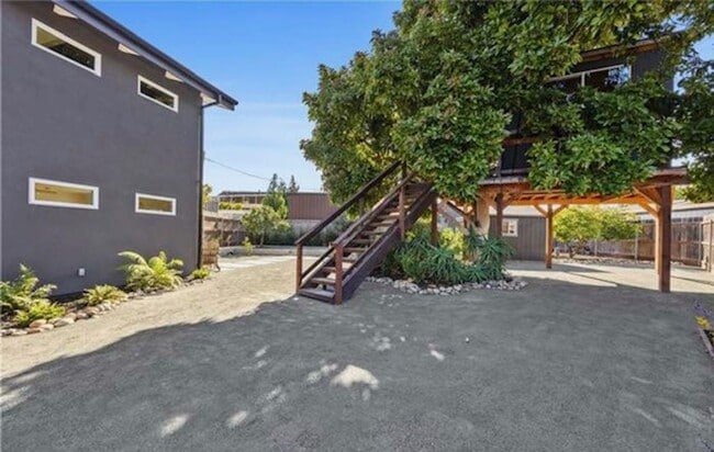 Building Photo - Beautiful 4 Bedroom 4 Bath home on a cul-d...
