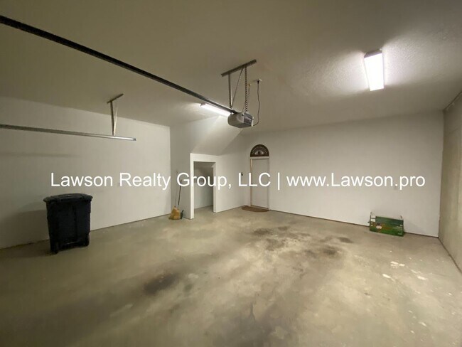 Building Photo - Colonial Green Row Home with Two Car Garage