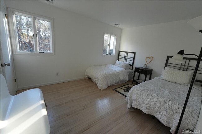 Building Photo - 371 S River Rd