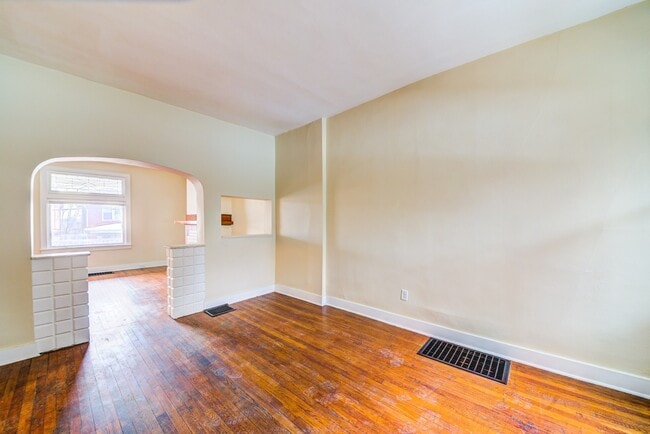 Building Photo - 433 Winton St