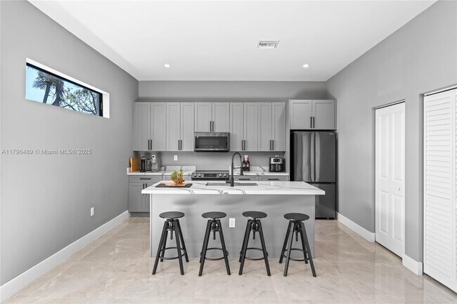 Building Photo - 808 NW 5th Terrace