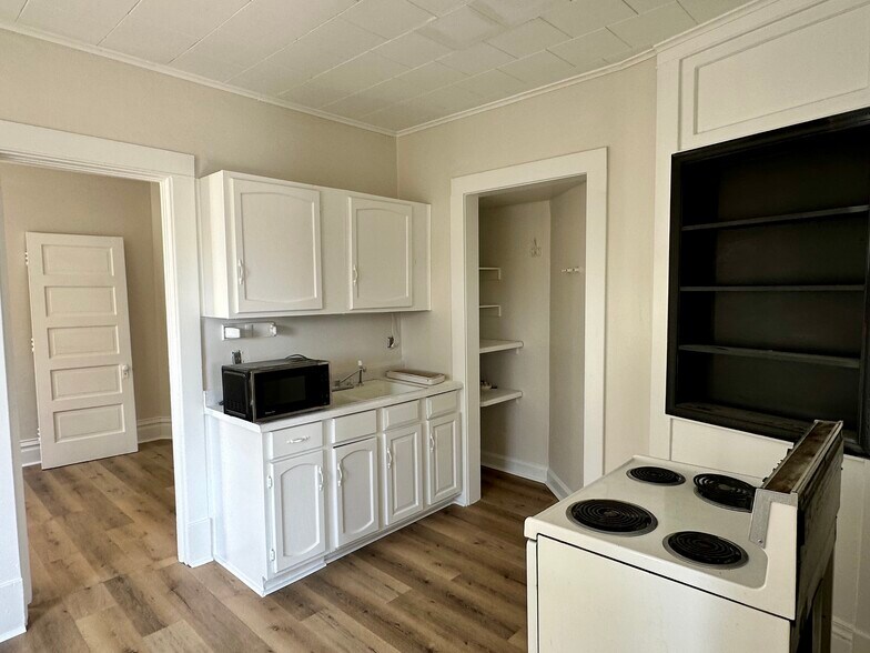 Building Photo - 424 N Parker Dr