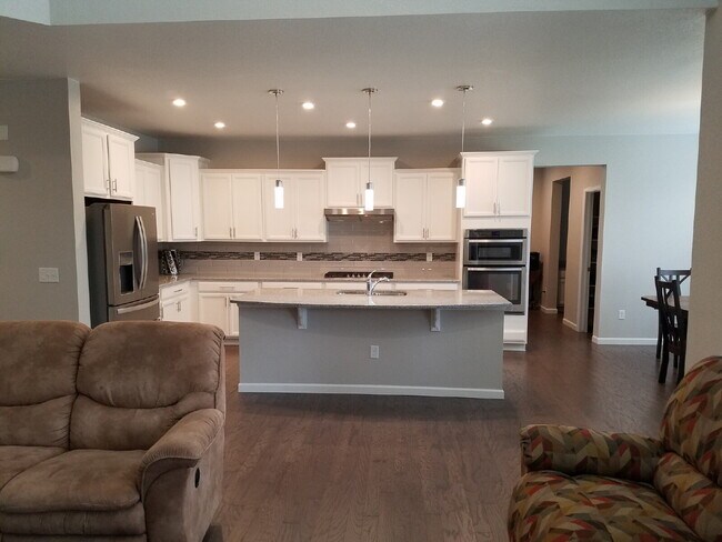 Building Photo - Gorgeous 4-Bed 3.5-Bath Home in Dayton Triangle!