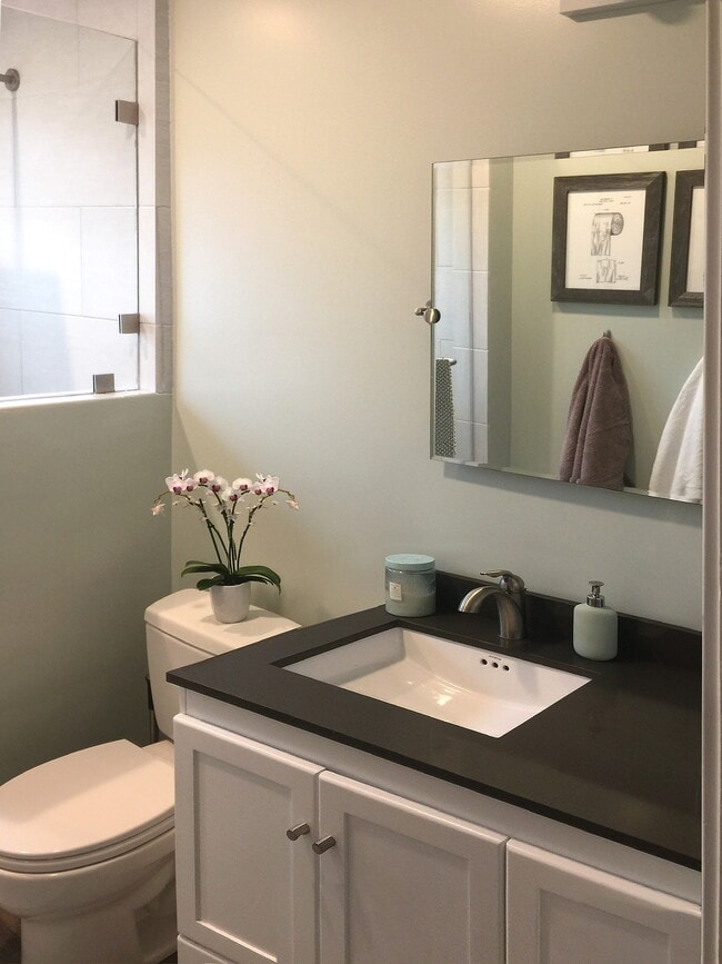 Building Photo - 1738 S Marvin Ave