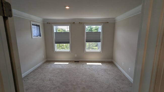 Building Photo - 4 Bed / 3.5 Bath Newly built Townhouse (Av...