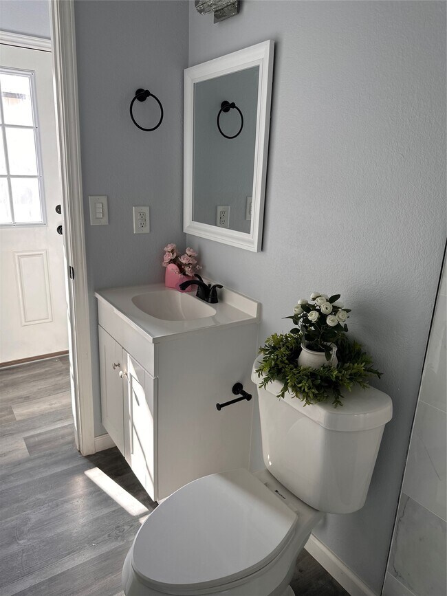 Building Photo - 3306 E County Rd 172