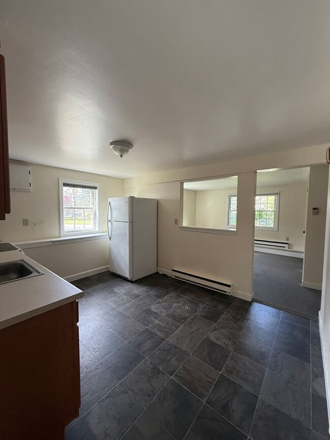 Building Photo - 1 bed 1 bathroom less than a mile from downtown!