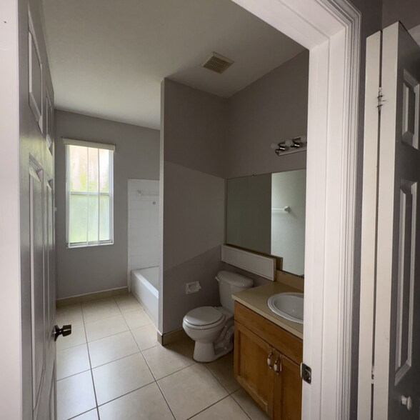 Building Photo - 517 Heather Glen Dr