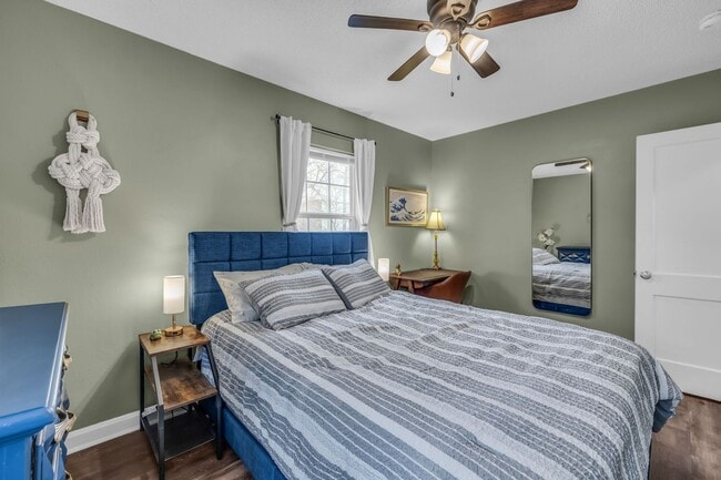 Building Photo - 306-306 Glenwood Cir