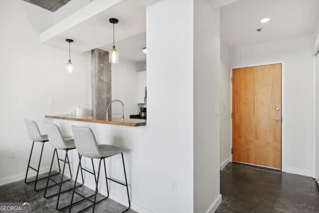 Building Photo - 245 N Highland Ave NE