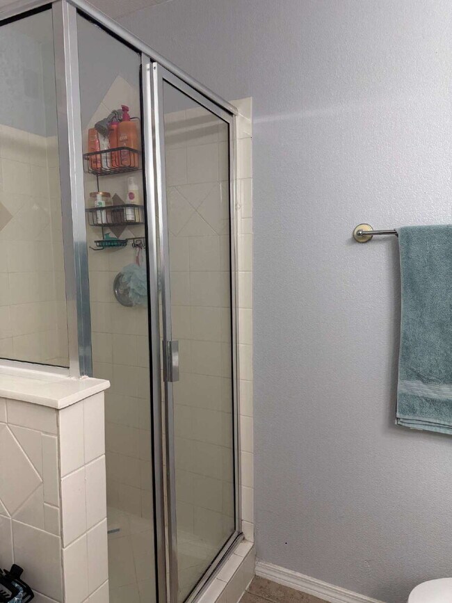 Building Photo - "Charming 3-Bed Oasis with Granite Touches & Cozy Fireplace in El Paso!"