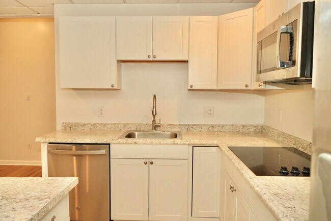 Building Photo - 4 Rockbrook Dr