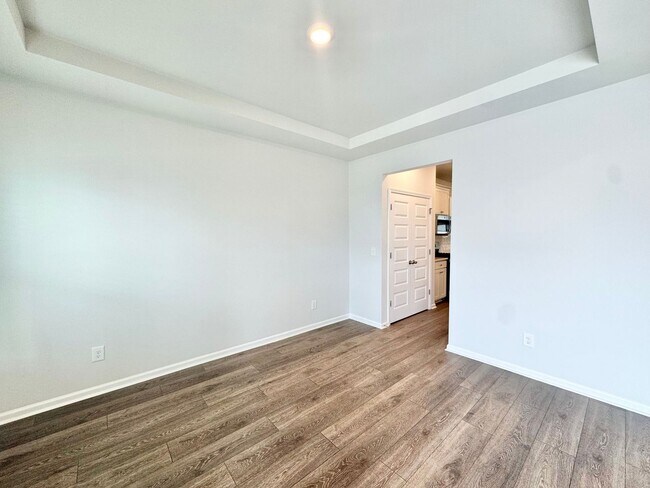 Building Photo - 5 Bedroom, 3.5 Bath Home!