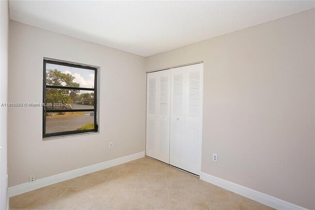 Building Photo - 4902 SW 138th Ave