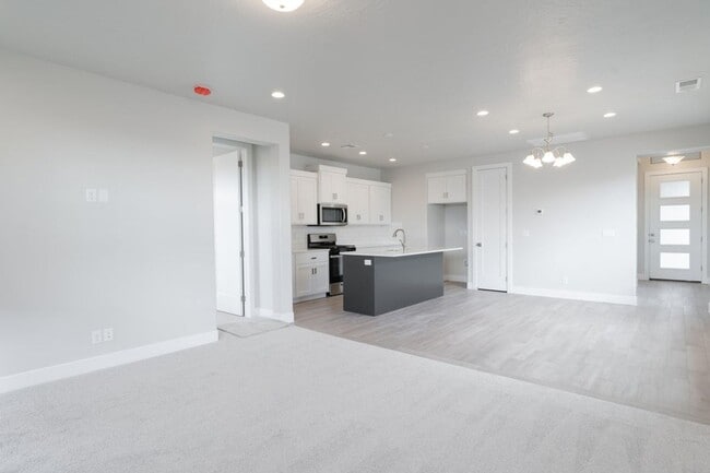 Building Photo - Beautiful New 3 Bedroom Home in Brio