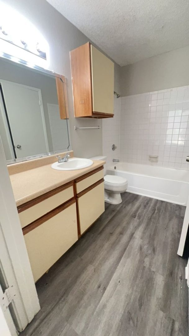 Building Photo - Come see this 1 bedroom, 1 bath condo for ...