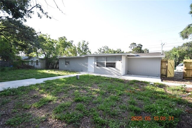 Building Photo - 3908 E Hanna Ave