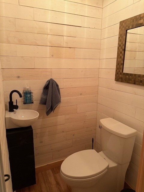 Building Photo - 808 Sunset Dr