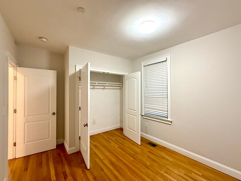 Building Photo - 19 Plymouth St