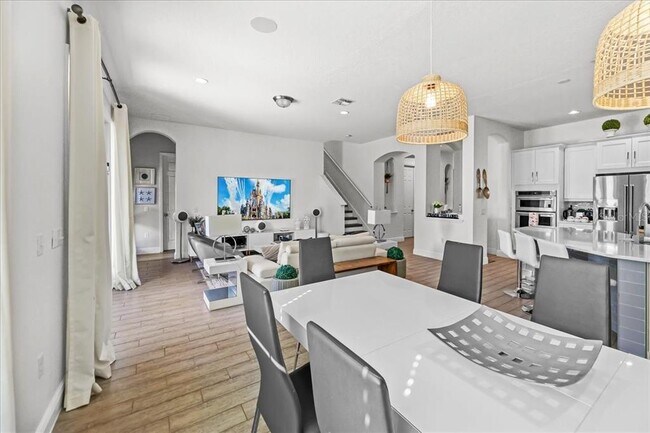 Building Photo - 8746 Crescendo Ave