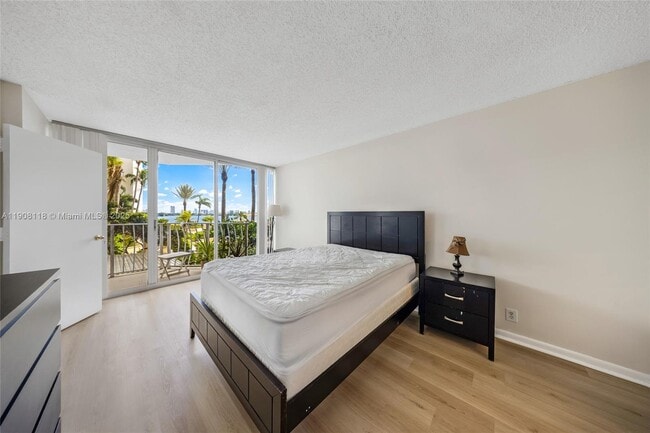 Building Photo - 7601 E Treasure Dr