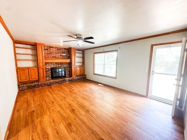 Building Photo - Great 3 Bed & 2 Bath Home in Yukon!