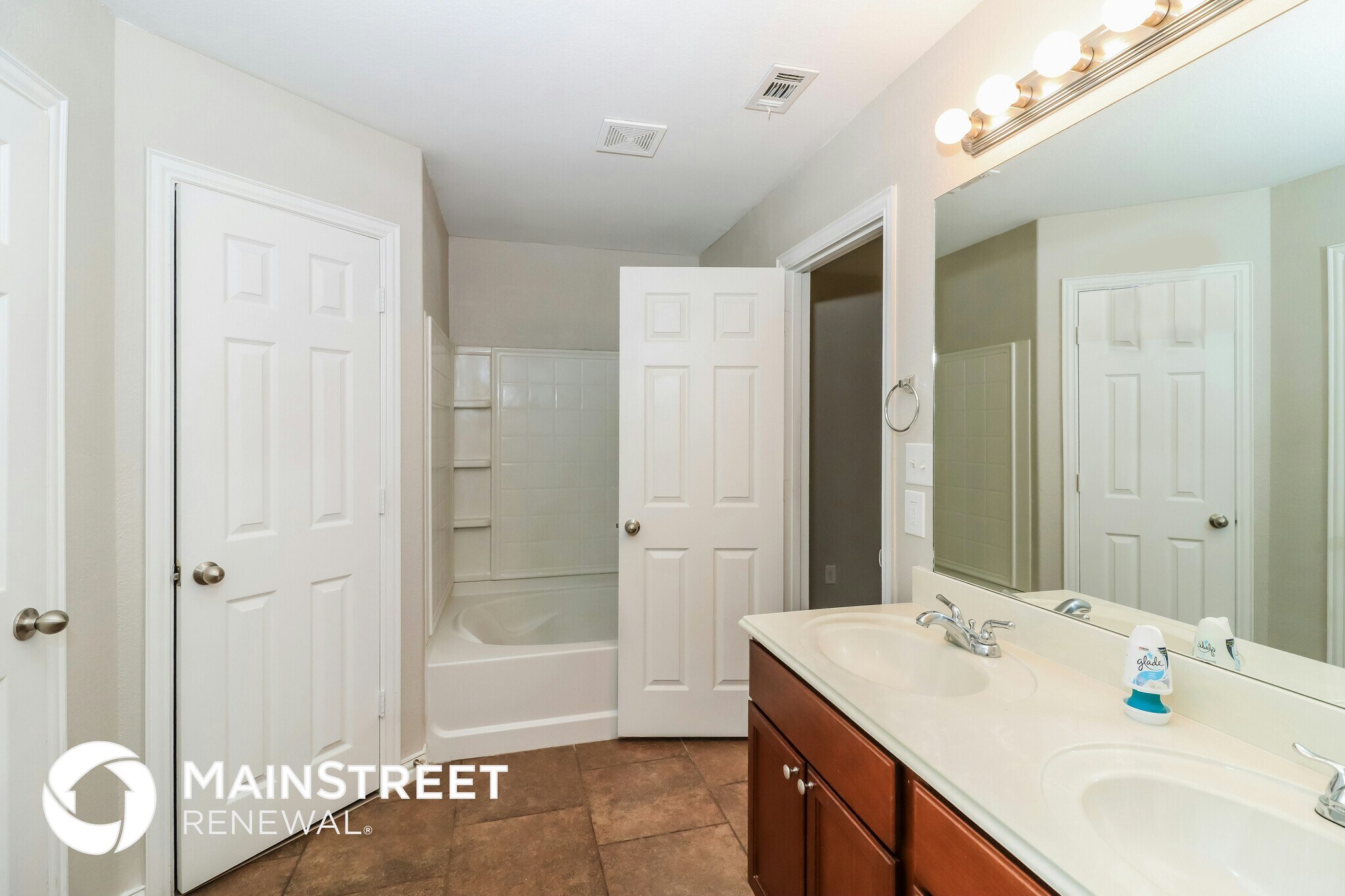 Building Photo - 3433 Heatherbend St