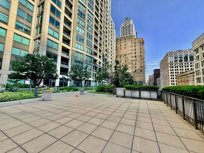 Building Photo - 130 N Garland Ct