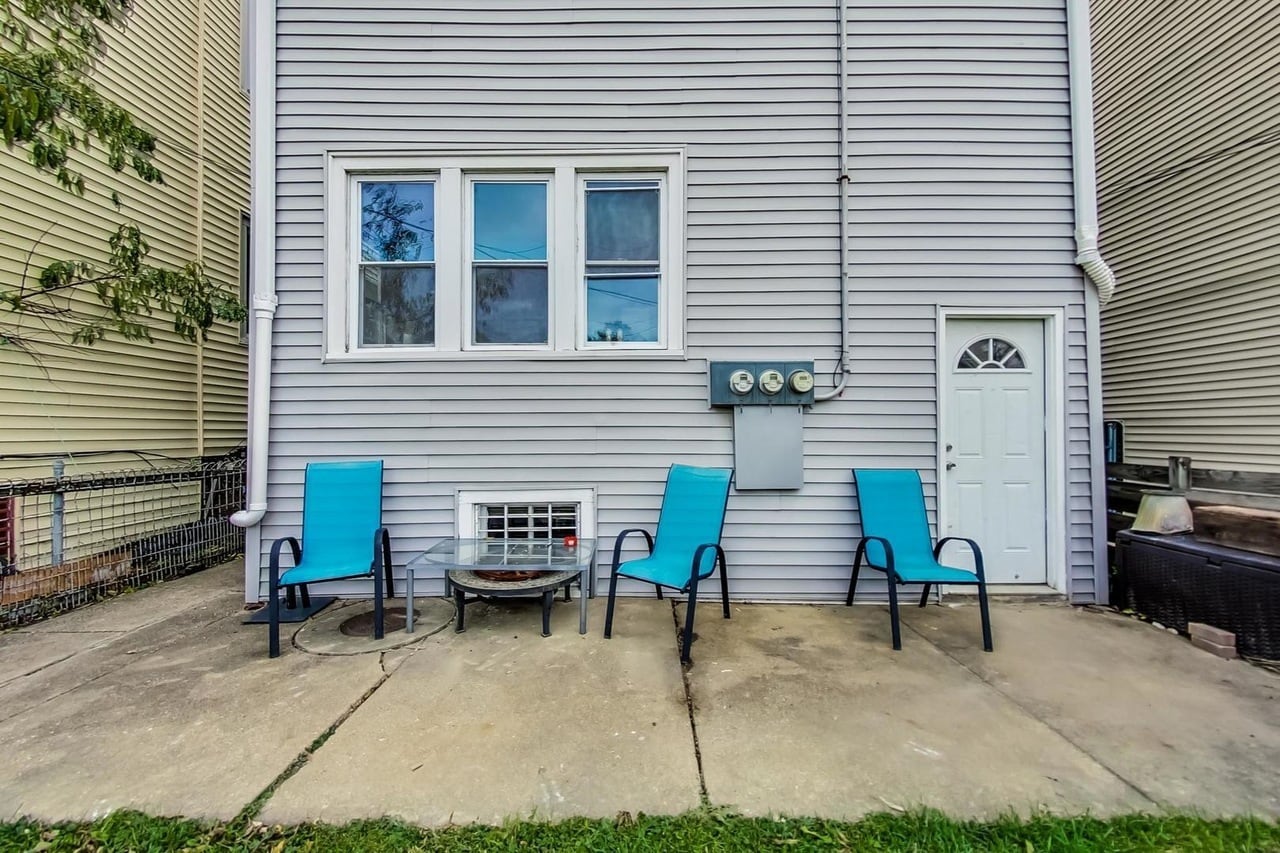 Building Photo - 2733 N Ridgeway Ave