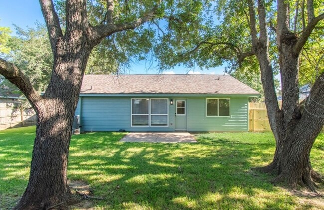Building Photo - 462 Capehill Dr