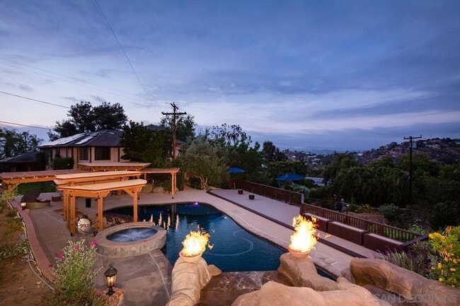 Building Photo - 1285 Horizon Ridge