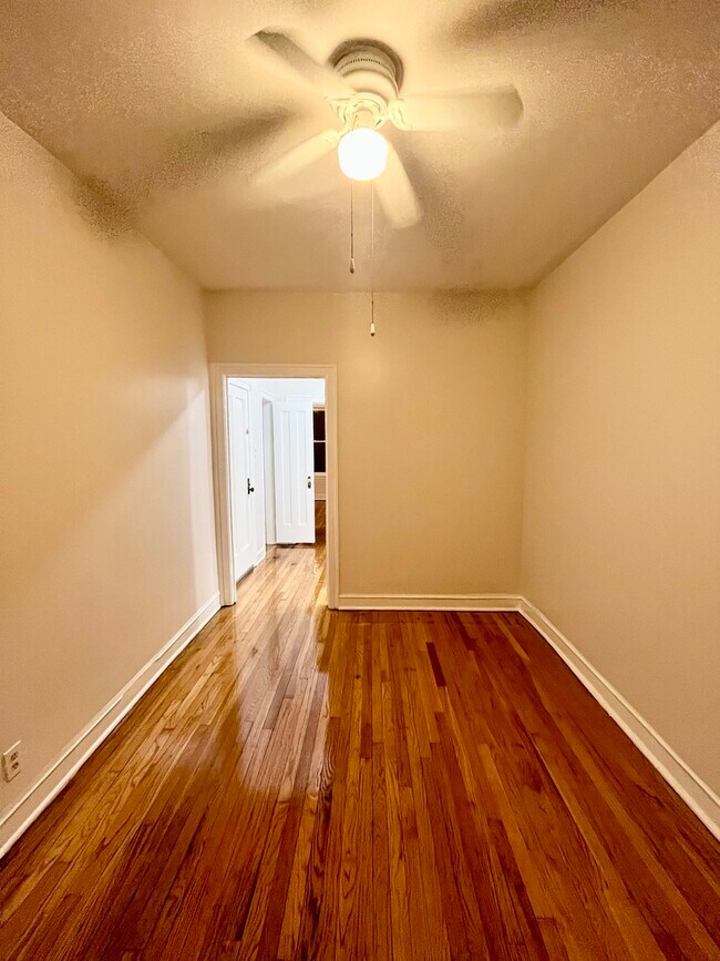 Building Photo - 4300 W Shakespeare Ave