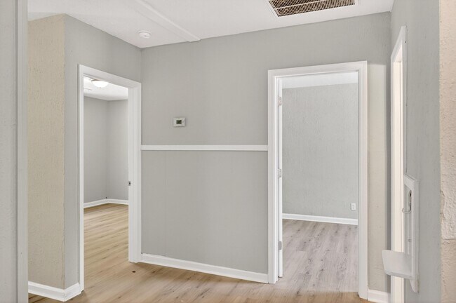 Building Photo - 437 Carver Ln