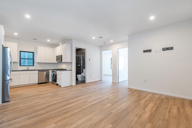 Building Photo - 206 Harrison Ave