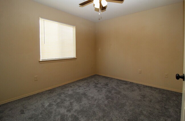 Building Photo - 2210 Hannah Leigh St