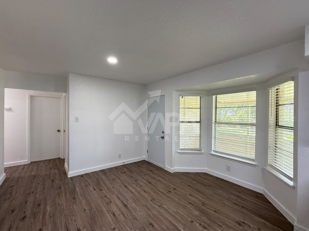 Building Photo - 4126 Valleyfield Dr