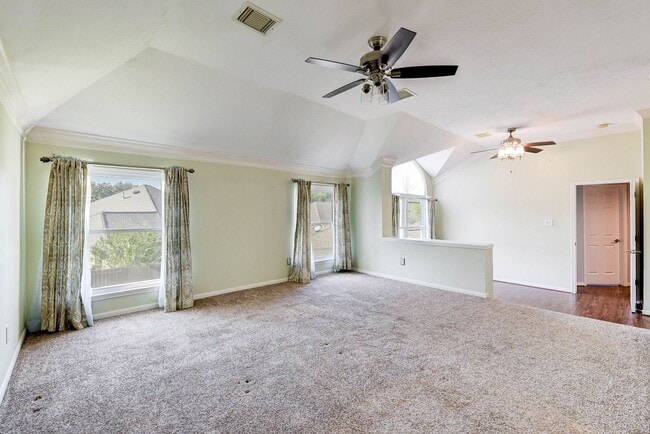 Building Photo - Stunning 4-Bedroom, 2.5-Bathroom Home with...