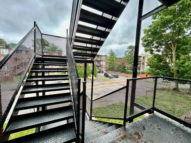 Building Photo - 716 Westgate Ave