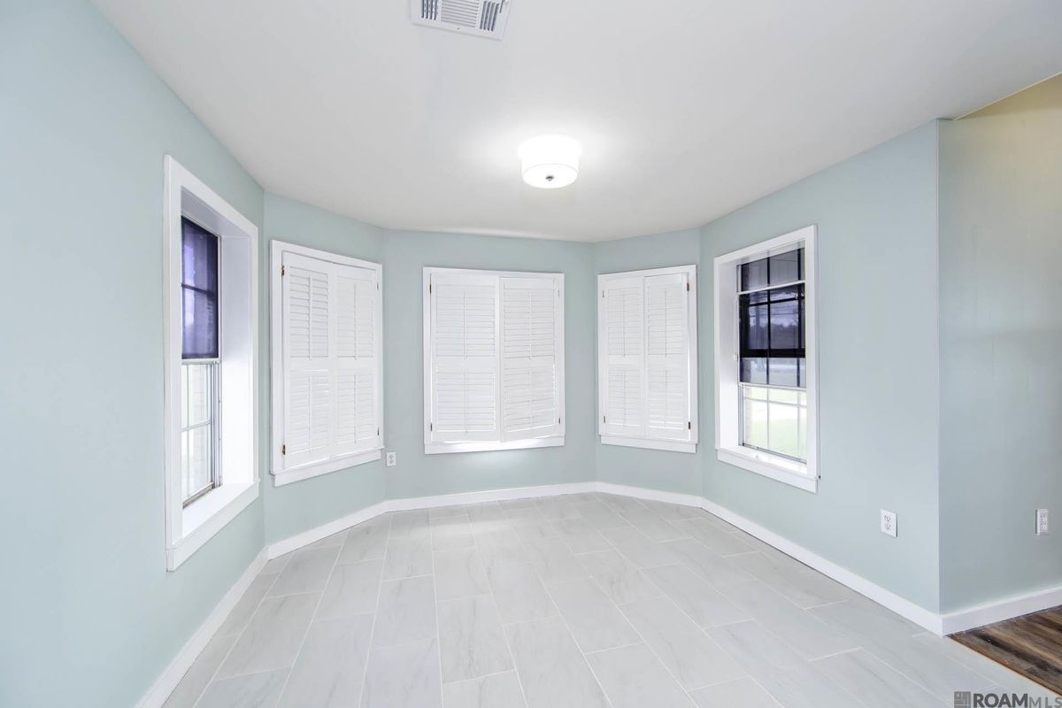 Building Photo - 10340 LA-1