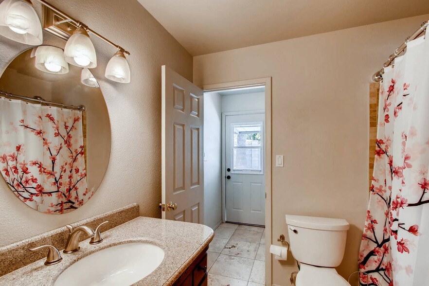 Hall bathroom with laundry behind - 1608 N Sunset Dr