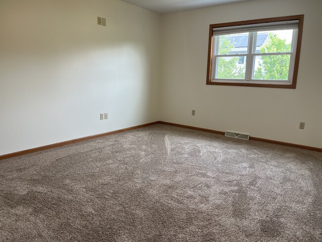 Building Photo - 5849 Oxbow Bend