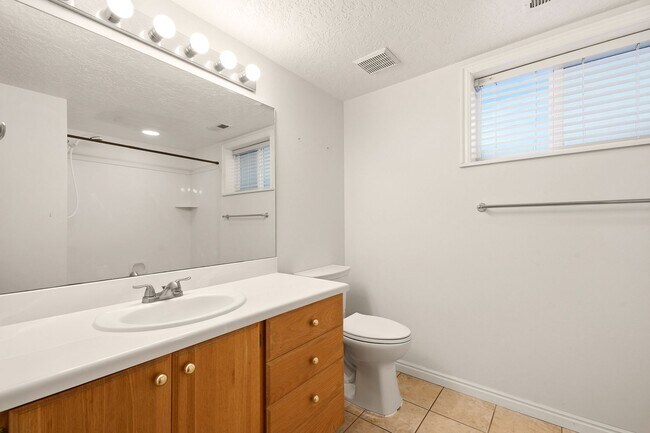 Building Photo - 1203 N 100 E
