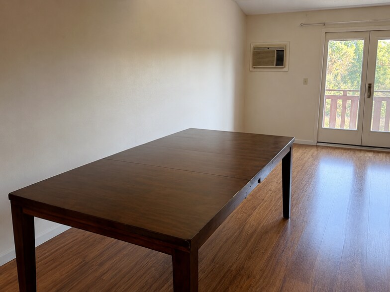 Building Photo - 243 Eastview Cir
