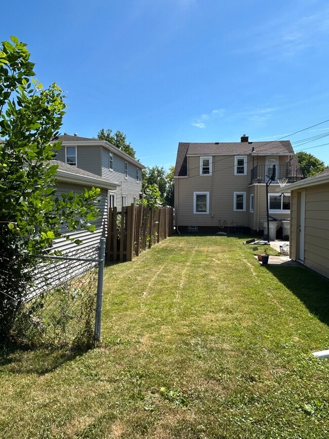 Building Photo - 2745 S 68th St