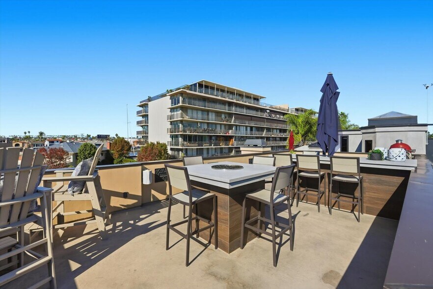 Building Photo - 5433 E The Toledo