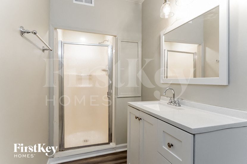 Building Photo - 601 Staffordshire Dr