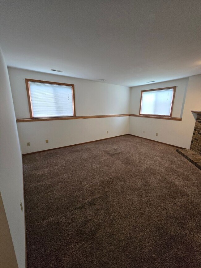 Building Photo - 1627-1629 Rustic Drive