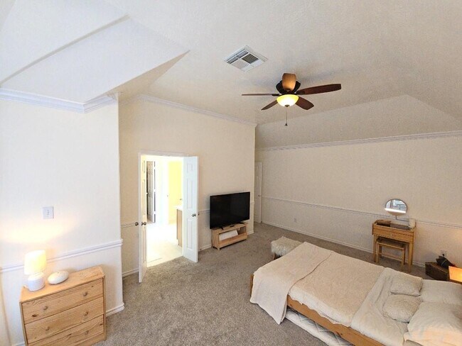 Building Photo - 16514 Bluff Springs Dr